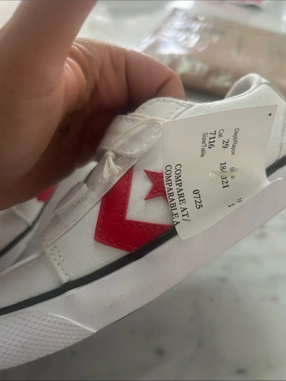 NWT Converse Belmont Kids Low Top Sneakers in White and Red Sz 10
